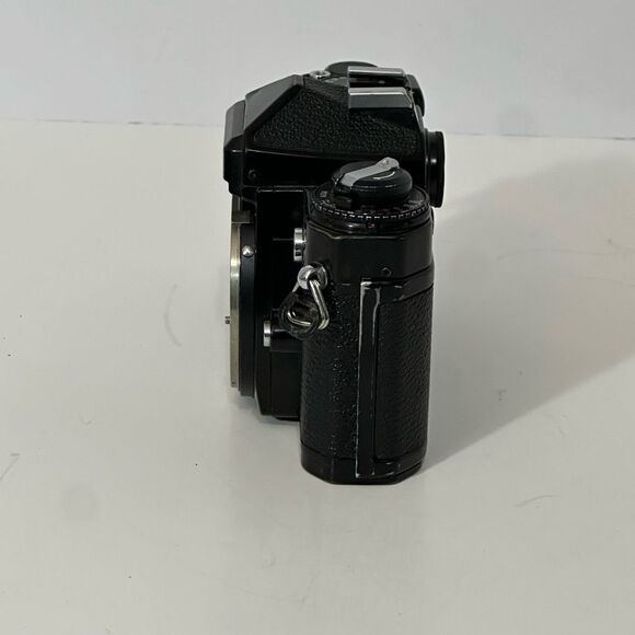 Vintage Nikon FE 35 mm SLR film camera body - Picture 4 of 9